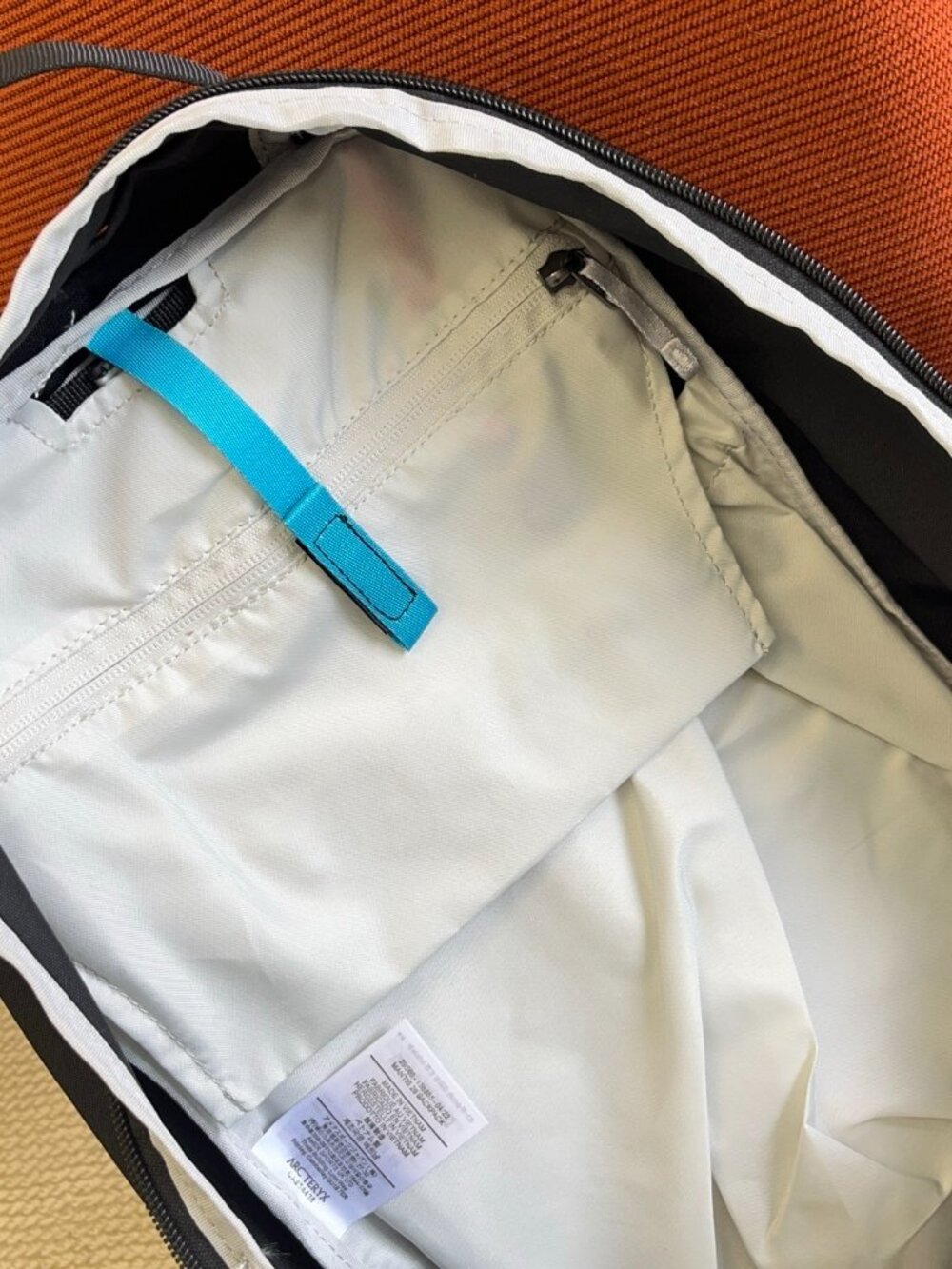 Arc'teryx Mantis 26 Backpack Bag - Picture 2 of 9